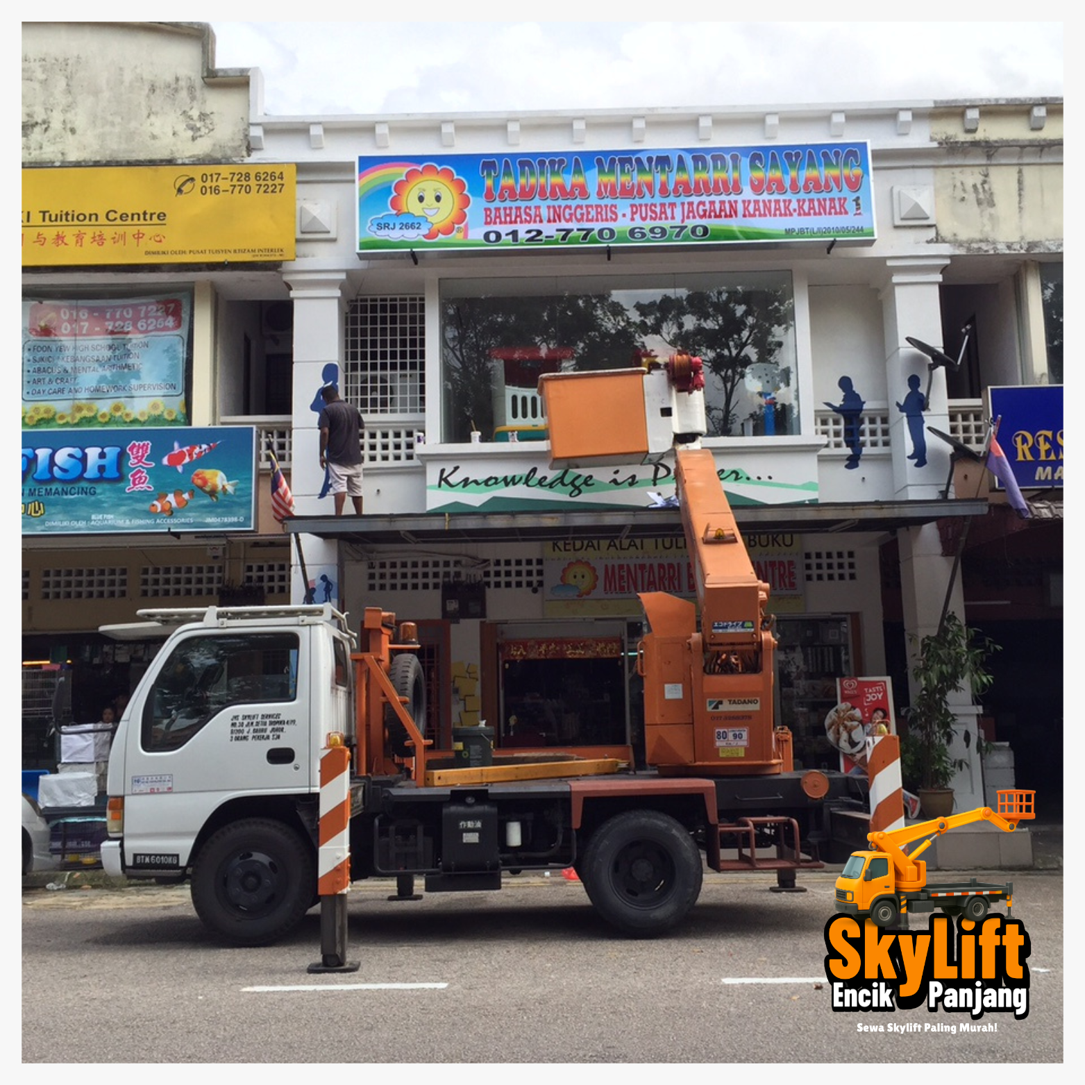 Billboard install along Federal Highway